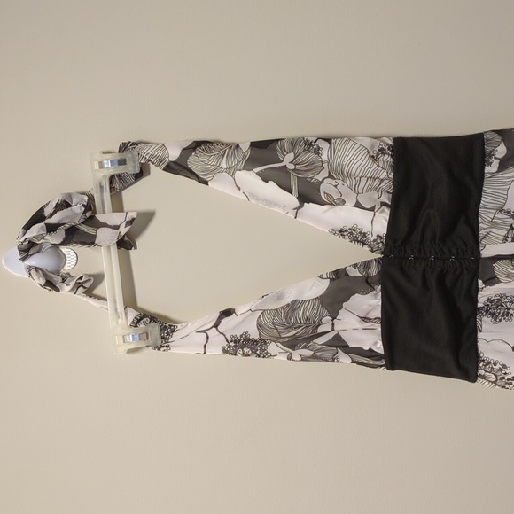 Accomplice Women's Black and White Floral Halter Midi Size Medium Dress - Picture 2 of 9